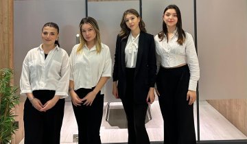 FUAR SERVİS HOSTESi